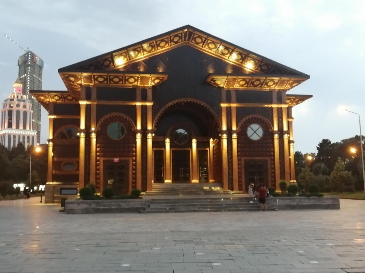Apartments In The Historical Center Of Batumi, Near The Seaside Park Exterior foto